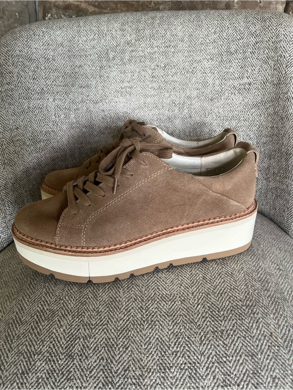 Dolce Vita Women’s Size 8 Taupe Suede Platform Lace Up Sneakers - Picture 3 of 7